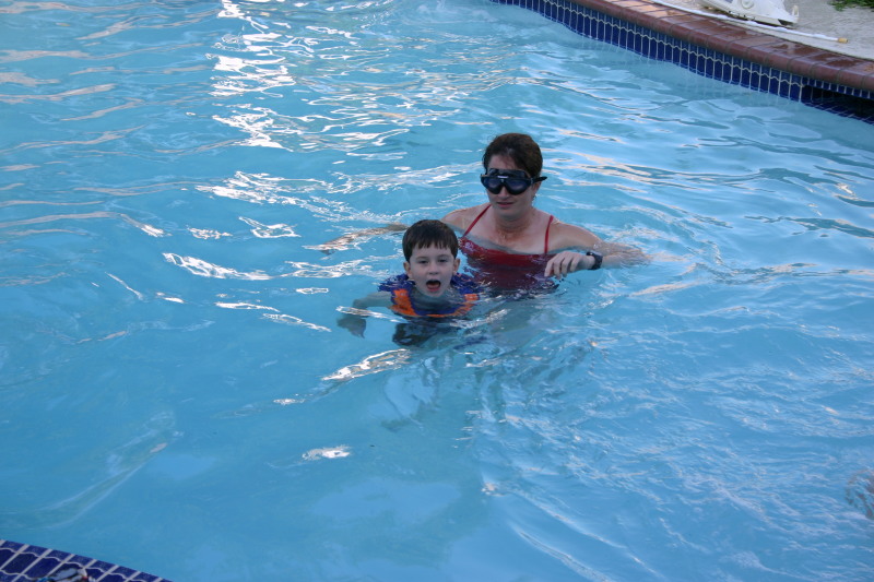 2005/05(May)/Lasater-Dinner/800x600_2005-05-30-Lasater-Dinner-pool-03-Suzi-Dax.JPG