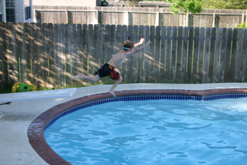 2005-05-30-Lasater-Dinner-pool-04-Chance-jumping.JPG
