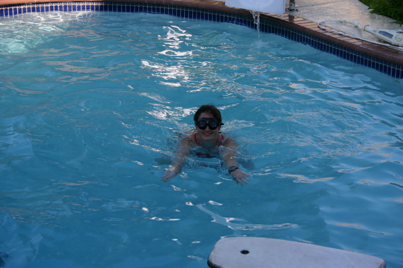 2005-05-30-Lasater-Dinner-pool-07-Suzi.JPG