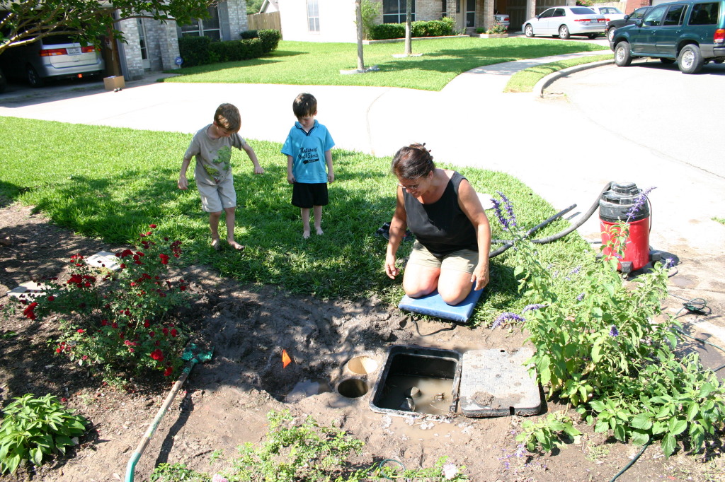 2005/05(May)/Misc/1024x768_2005-05-21-Marlene-water-pipe-problem-3-Dax-Chance.JPG