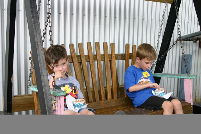 2005-05-07-Amys-icecream-2-Chance-Dax.JPG