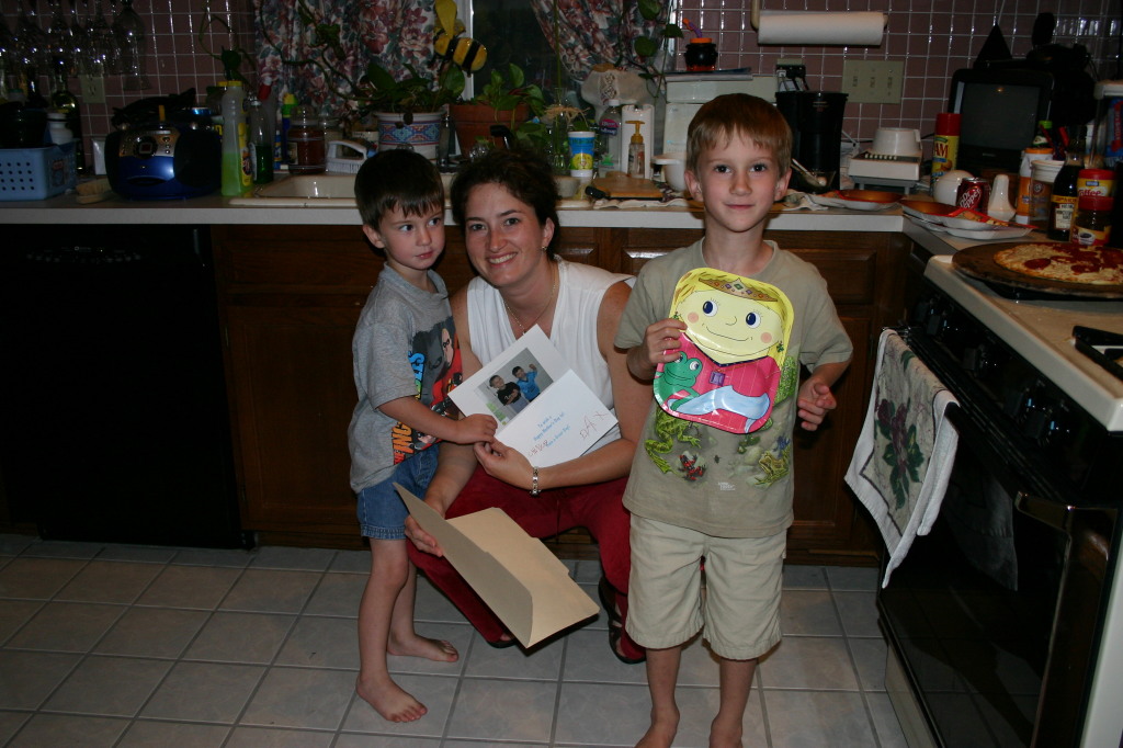 2005/05(May)/Mothers-Day/1024x768_2005-05-08-Mothers-day-08-Chance-Dax-Suzi.JPG