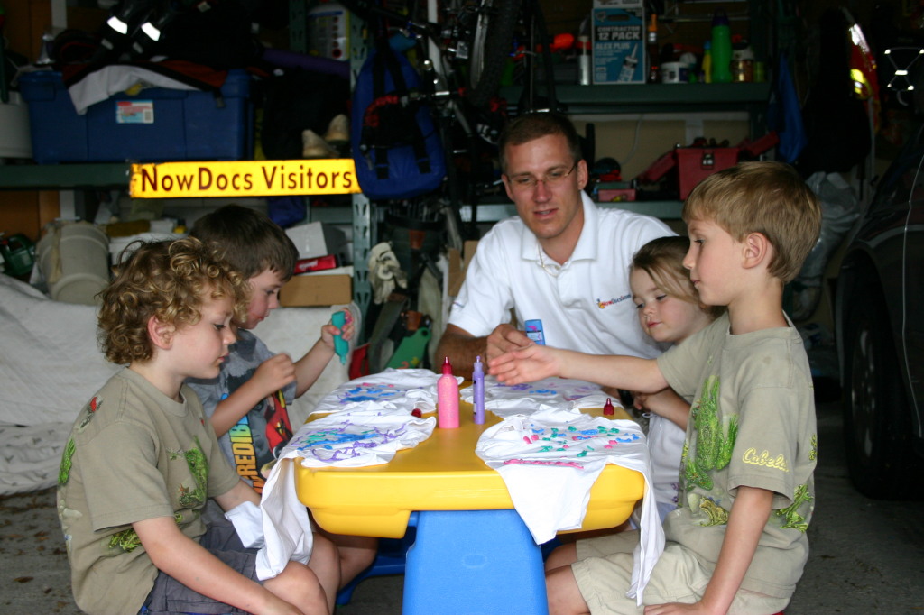 2005-05-08-Mothers-day-17-making-shirts-Chance-Dax-Travis-Vale-Kyla.JPG