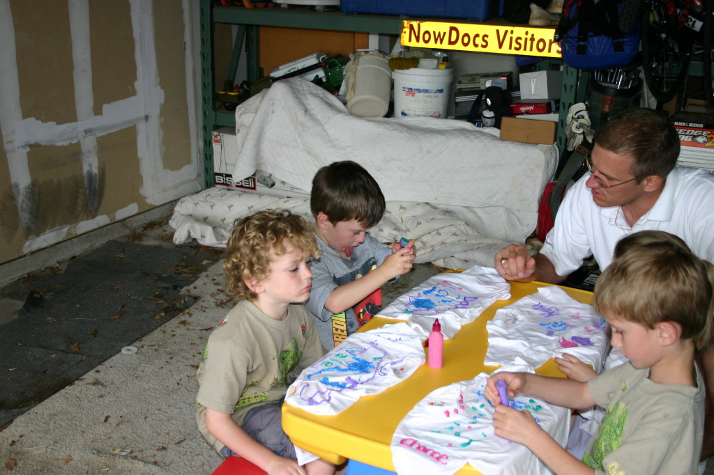 2005-05-08-Mothers-day-18-making-shirts-Chance-Dax-Travis-Vale-Kyla.JPG