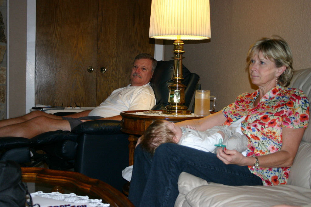 2005/05(May)/Mothers-Day/1024x768_2005-05-08-Mothers-day-24-Janeen-Ian-Jim.JPG