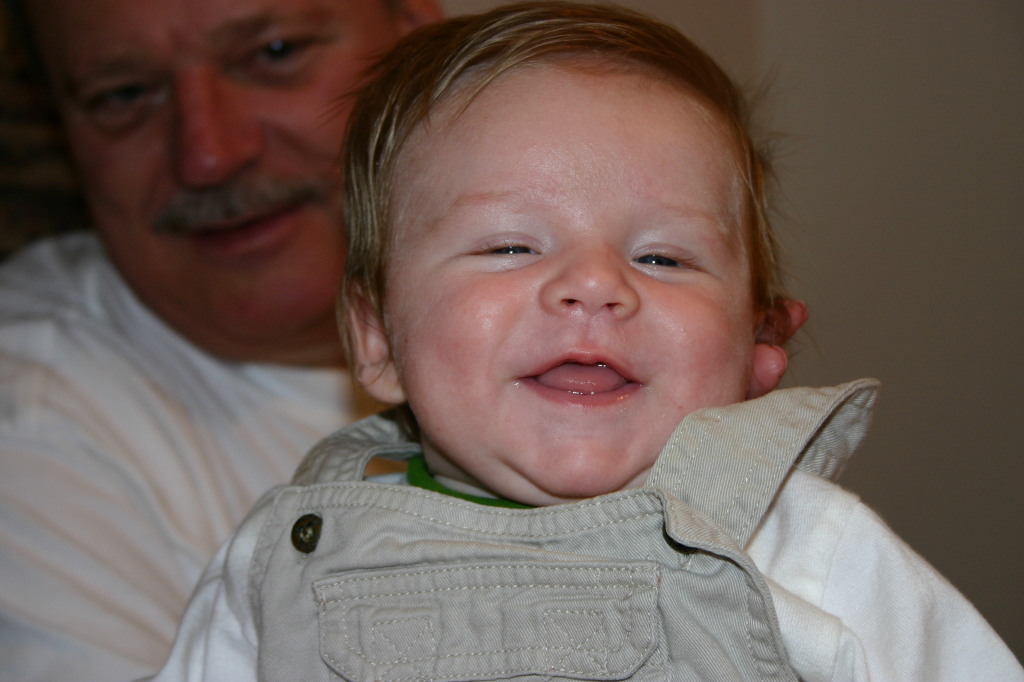 2005/05(May)/Mothers-Day/1024x768_2005-05-08-Mothers-day-38-Ian.JPG