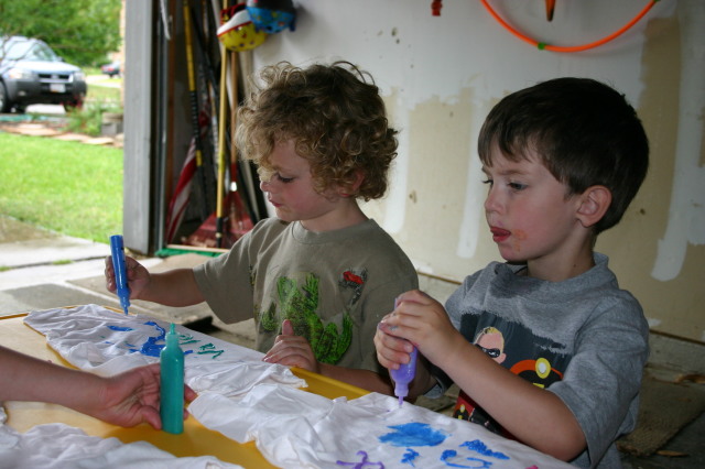 2005-05-08-Mothers-day-15-making-shirts-Vale-Dax.JPG