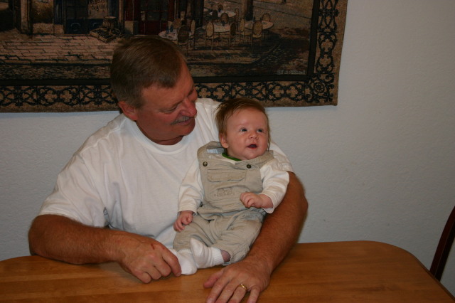 2005/05(May)/Mothers-Day/640x480_2005-05-08-Mothers-day-31-Jim-Ian.JPG