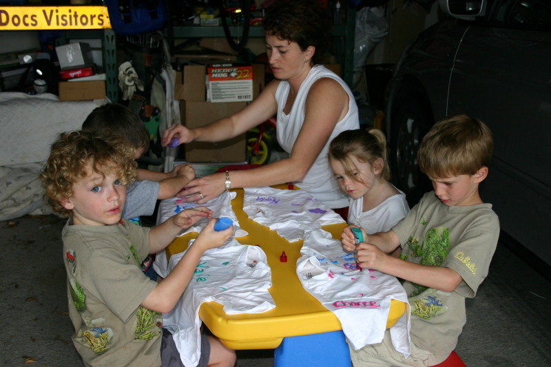 2005-05-08-Mothers-day-09-making-shirts-Chance-Dax-Suzi-Vale-Kyla.JPG