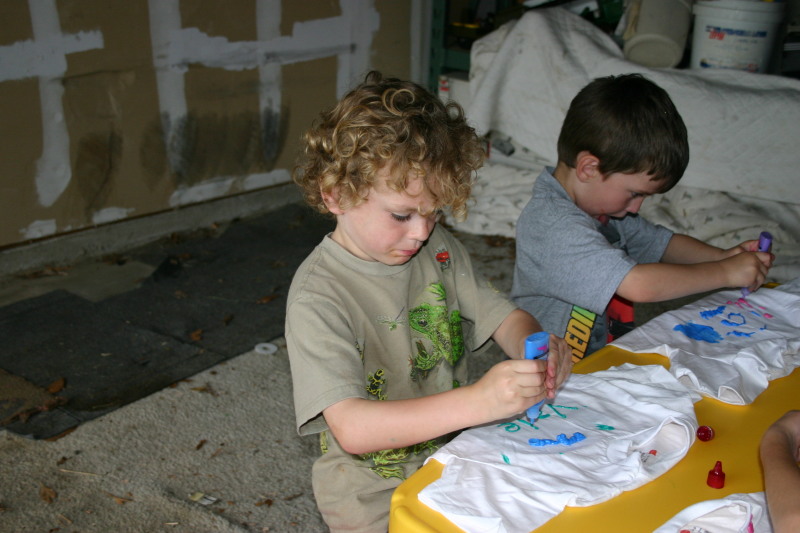 2005-05-08-Mothers-day-10-making-shirts-Chance-Dax.JPG