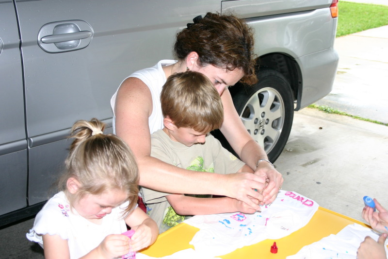 2005-05-08-Mothers-day-12-making-shirts-Chance-Kyla-Suzi.JPG