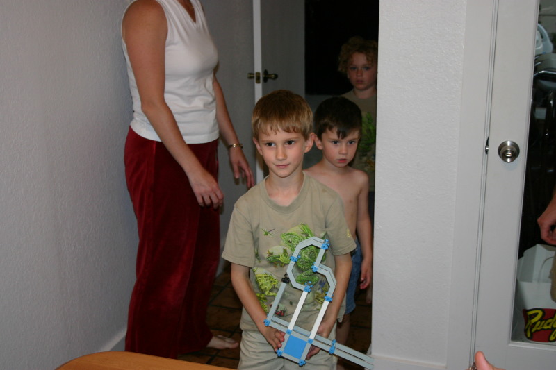 2005/05(May)/Mothers-Day/800x600_2005-05-08-Mothers-day-47-Chance-Dax-constructors.JPG