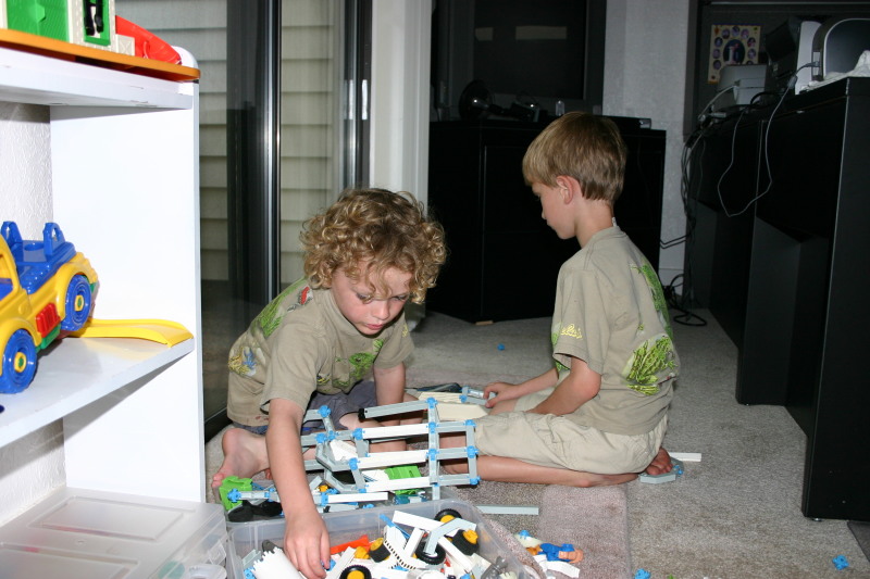 2005/05(May)/Mothers-Day/800x600_2005-05-08-Mothers-day-51-Vale-Chance-constructors.JPG
