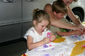 2005-05-08-Mothers-day-14-making-shirts-Chance-Kyla-Suzi.JPG