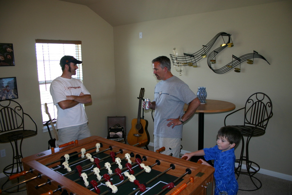 2005-05-22-Motive-Mathis-party-13-Joe-Dax.JPG