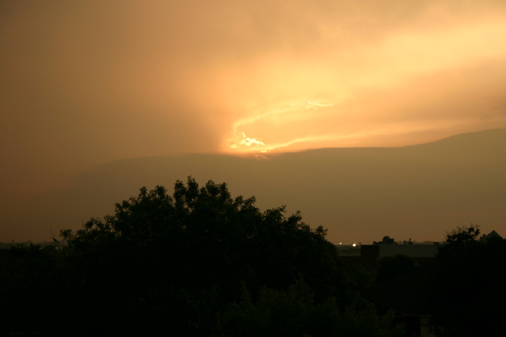 2005/05(May)/Sunset-rainbow/1024x768_2005-05-09-sunset-02.JPG
