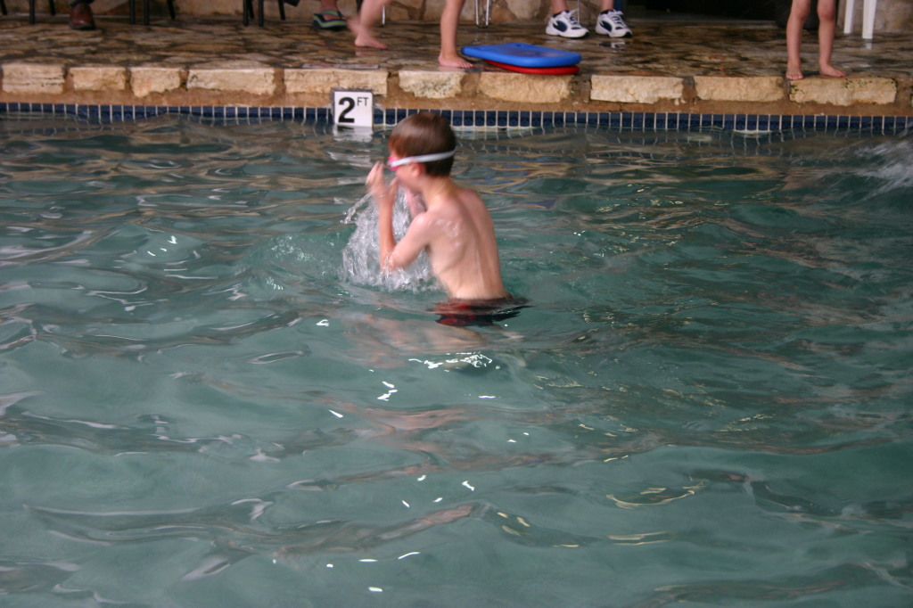 2005/05(May)/Swimming/1024x768_2005-05-12-Chance-Swim-show-22.JPG