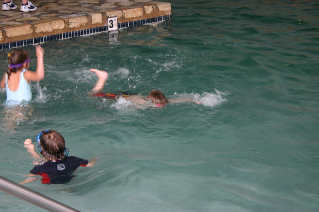 2005/05(May)/Swimming/1024x768_2005-05-12-Chance-Swim-show-38.JPG