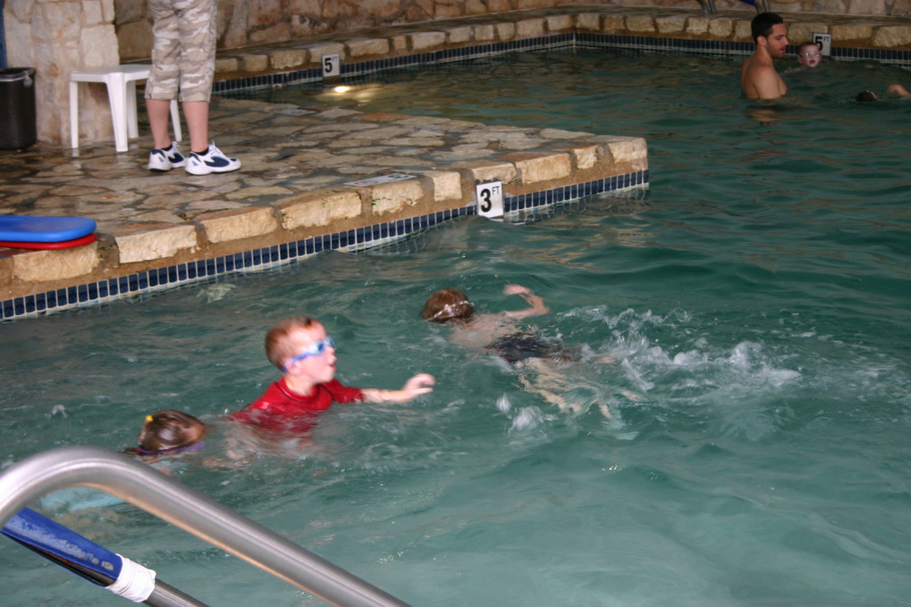 2005/05(May)/Swimming/1024x768_2005-05-12-Chance-Swim-show-61.JPG