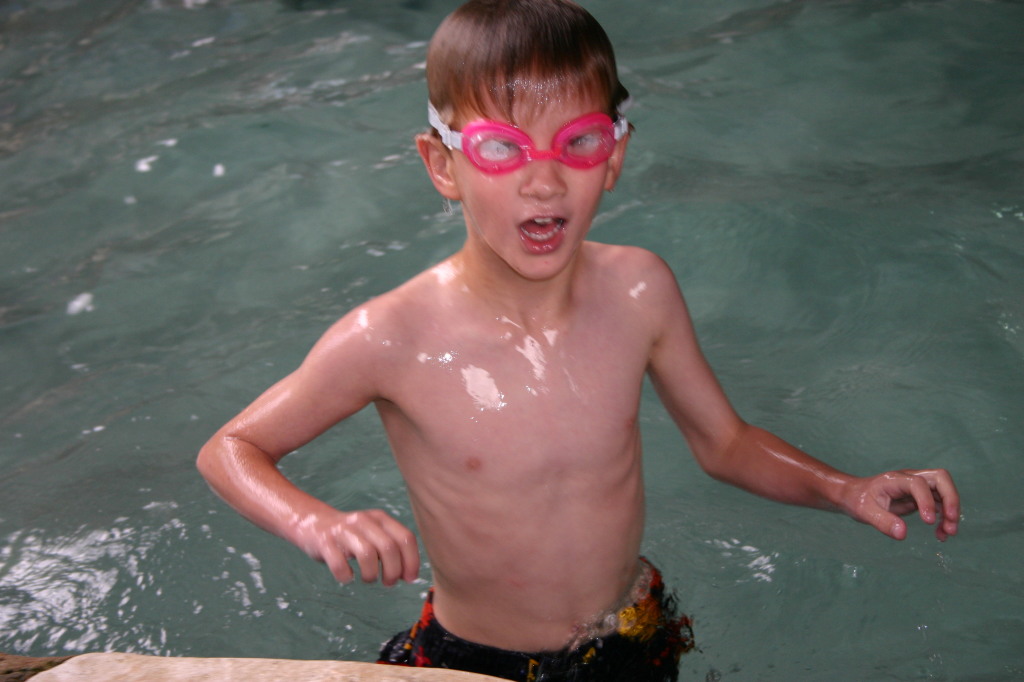 2005/05(May)/Swimming/1024x768_2005-05-12-Chance-Swim-show-90.JPG