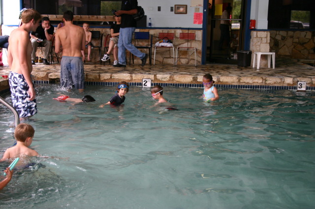 2005/05(May)/Swimming/640x480_2005-05-12-Chance-Swim-show-02.JPG