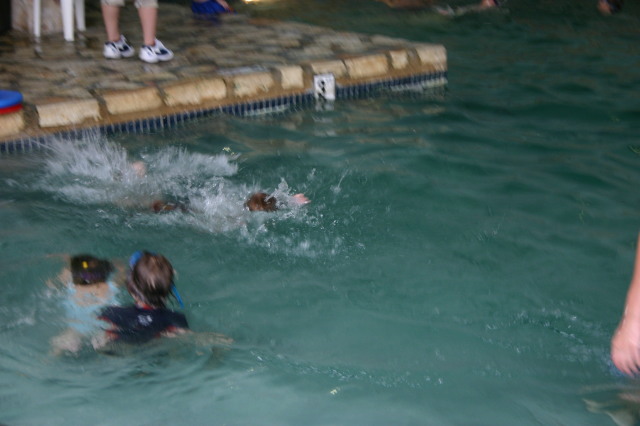2005/05(May)/Swimming/640x480_2005-05-12-Chance-Swim-show-36.JPG