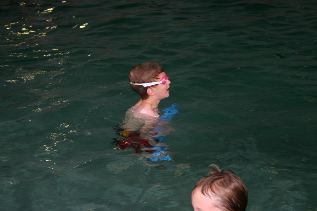 2005/05(May)/Swimming/640x480_2005-05-12-Chance-Swim-show-92.JPG