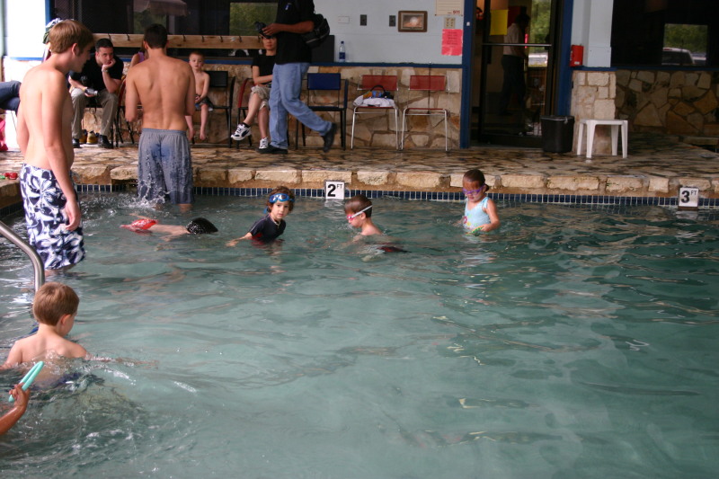 2005/05(May)/Swimming/800x600_2005-05-12-Chance-Swim-show-02.JPG