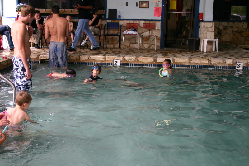 2005/05(May)/Swimming/800x600_2005-05-12-Chance-Swim-show-03.JPG