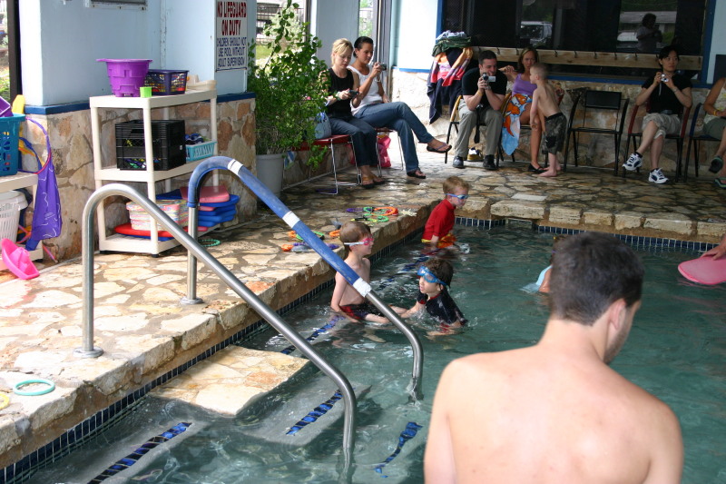2005/05(May)/Swimming/800x600_2005-05-12-Chance-Swim-show-07.JPG