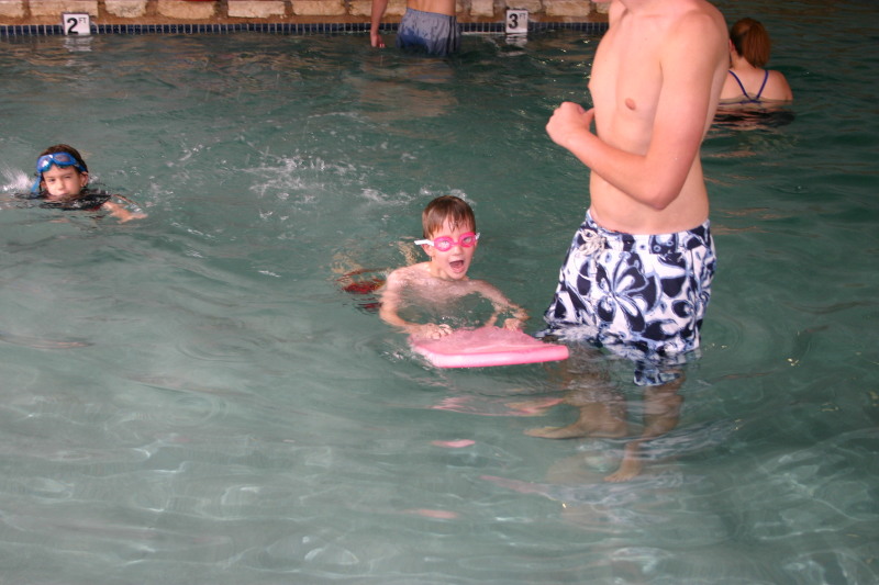 2005/05(May)/Swimming/800x600_2005-05-12-Chance-Swim-show-10.JPG