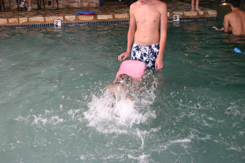 2005/05(May)/Swimming/800x600_2005-05-12-Chance-Swim-show-12.JPG
