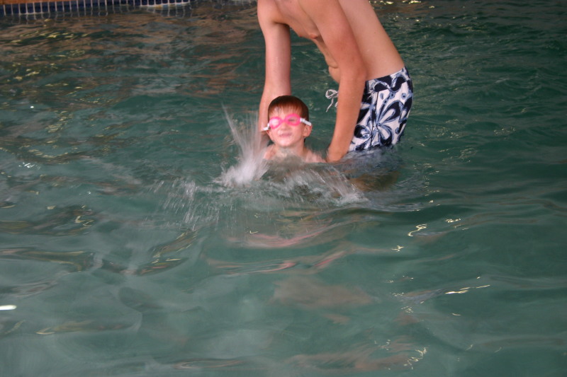 2005/05(May)/Swimming/800x600_2005-05-12-Chance-Swim-show-18.JPG