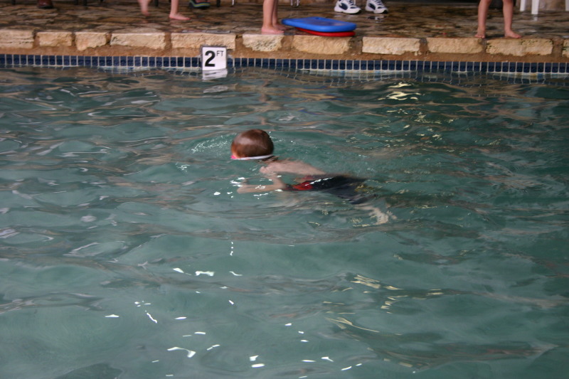 2005/05(May)/Swimming/800x600_2005-05-12-Chance-Swim-show-21.JPG