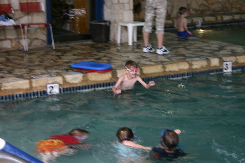 2005/05(May)/Swimming/800x600_2005-05-12-Chance-Swim-show-34.JPG