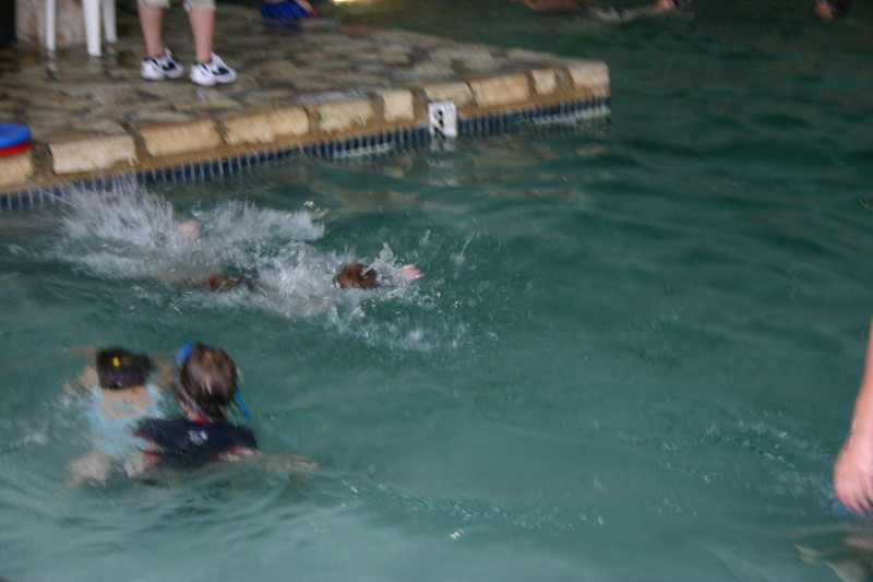 2005/05(May)/Swimming/800x600_2005-05-12-Chance-Swim-show-36.JPG