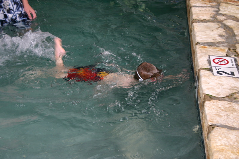 2005/05(May)/Swimming/800x600_2005-05-12-Chance-Swim-show-44.JPG