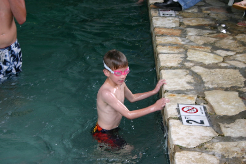 2005/05(May)/Swimming/800x600_2005-05-12-Chance-Swim-show-47.JPG