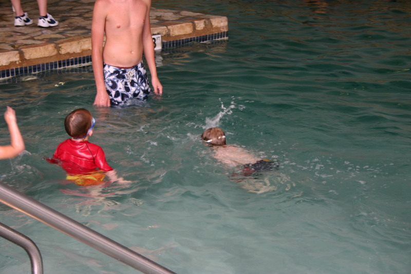 2005/05(May)/Swimming/800x600_2005-05-12-Chance-Swim-show-57.JPG