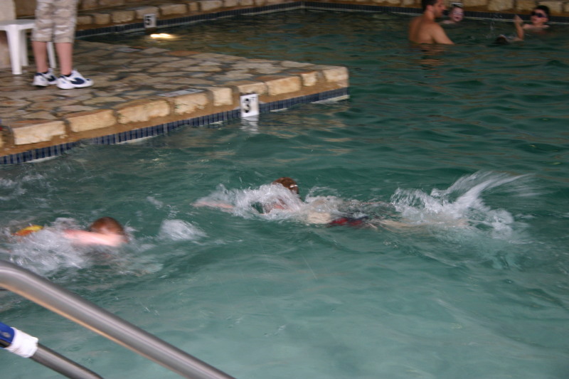 2005/05(May)/Swimming/800x600_2005-05-12-Chance-Swim-show-59.JPG