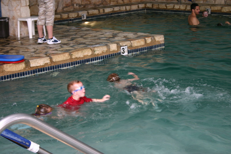 2005/05(May)/Swimming/800x600_2005-05-12-Chance-Swim-show-61.JPG