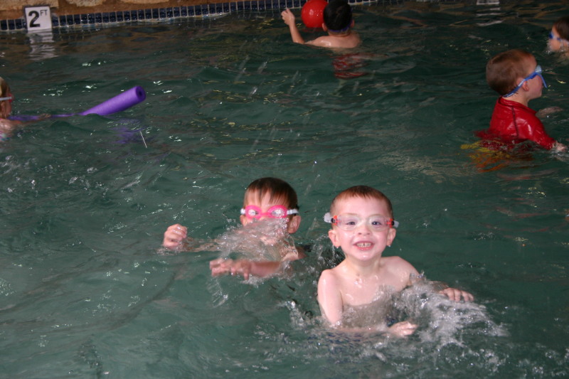 2005/05(May)/Swimming/800x600_2005-05-12-Chance-Swim-show-88.JPG