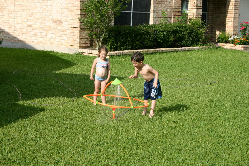 2005/06(June)/Cousin-sleepover/800x600_2005-06-12-cousin-sleepover-16-Dax-Kyla.JPG