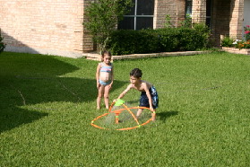 2005-06-12-cousin-sleepover-15-Dax-Kyla.JPG