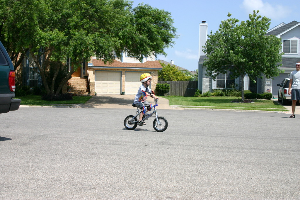 2005/06(June)/Fathers-Day-biking/1024x768_2005-06-19-Fathers-Day-02-Dax-biking.JPG