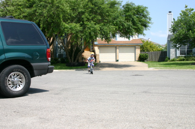 2005/06(June)/Fathers-Day-biking/640x480_2005-06-19-Fathers-Day-04-Dax-biking.JPG