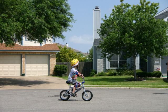 2005/06(June)/Fathers-Day-biking/640x480_2005-06-19-Fathers-Day-17-Dax-biking.JPG