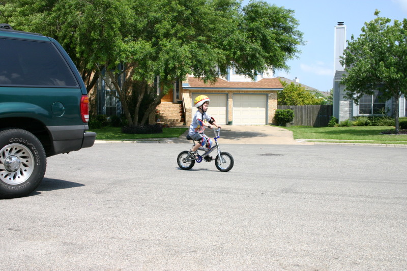 2005/06(June)/Fathers-Day-biking/2005-06-19-Fathers-Day-01-Dax-biking.JPG