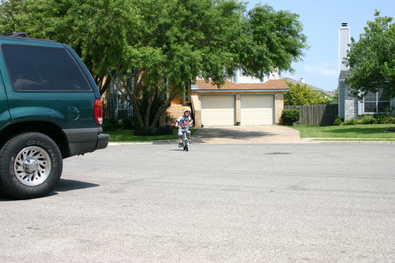 2005/06(June)/Fathers-Day-biking/800x600_2005-06-19-Fathers-Day-04-Dax-biking.JPG