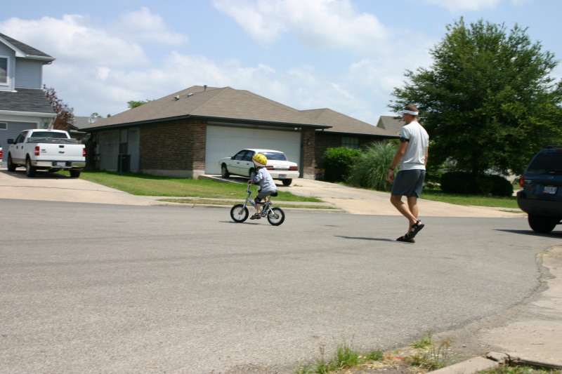 2005/06(June)/Fathers-Day-biking/800x600_2005-06-19-Fathers-Day-08-Dax-biking.JPG